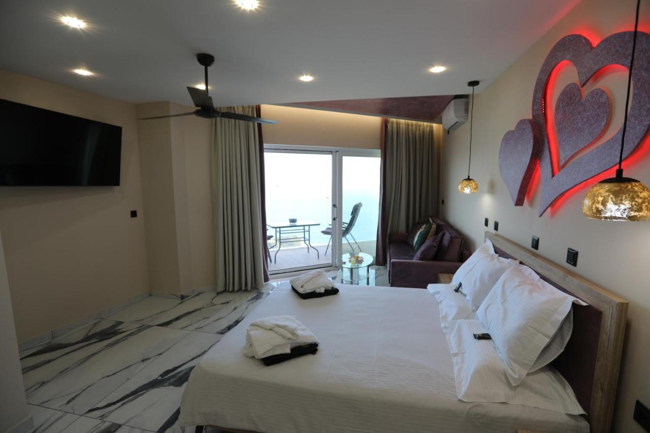 Golden Fox Studios And Suites Lakones ภายนอก รูปภาพ