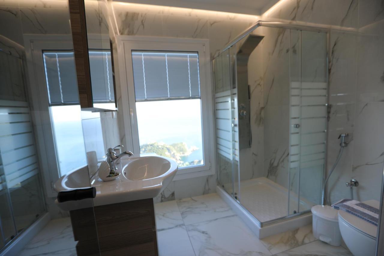 Golden Fox Studios And Suites Lakones ภายนอก รูปภาพ