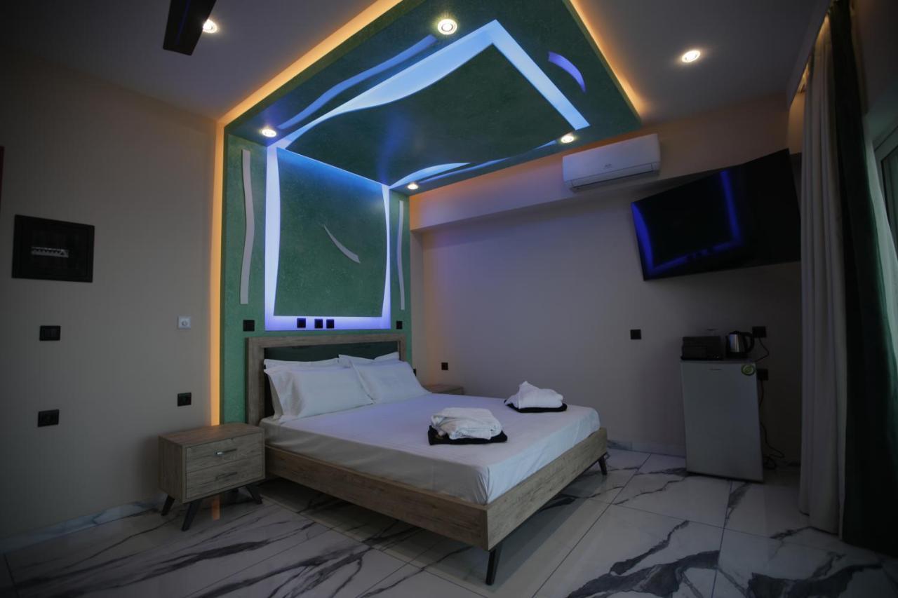 Golden Fox Studios And Suites Lakones ภายนอก รูปภาพ