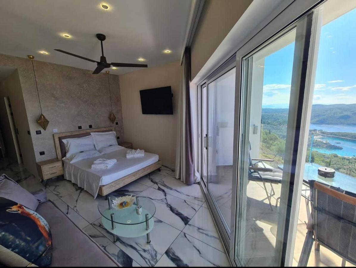 Golden Fox Studios And Suites Lakones ภายนอก รูปภาพ