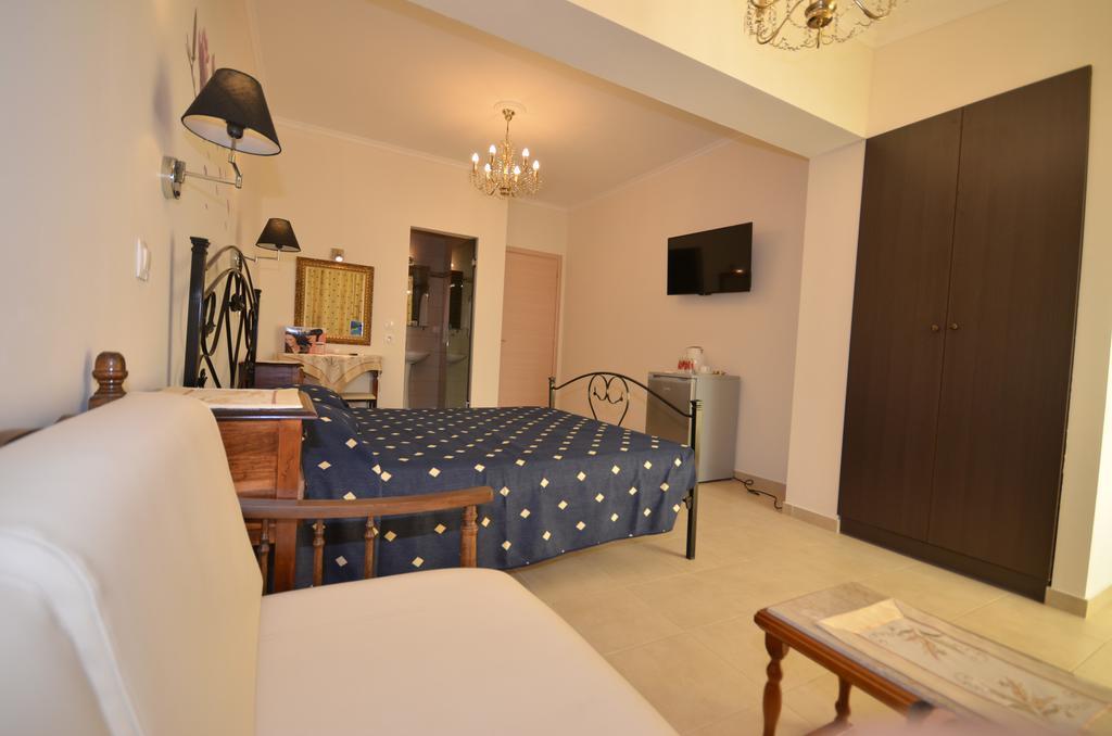 Golden Fox Studios And Suites Lakones ภายนอก รูปภาพ
