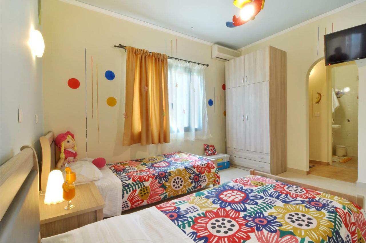Golden Fox Studios And Suites Lakones ภายนอก รูปภาพ