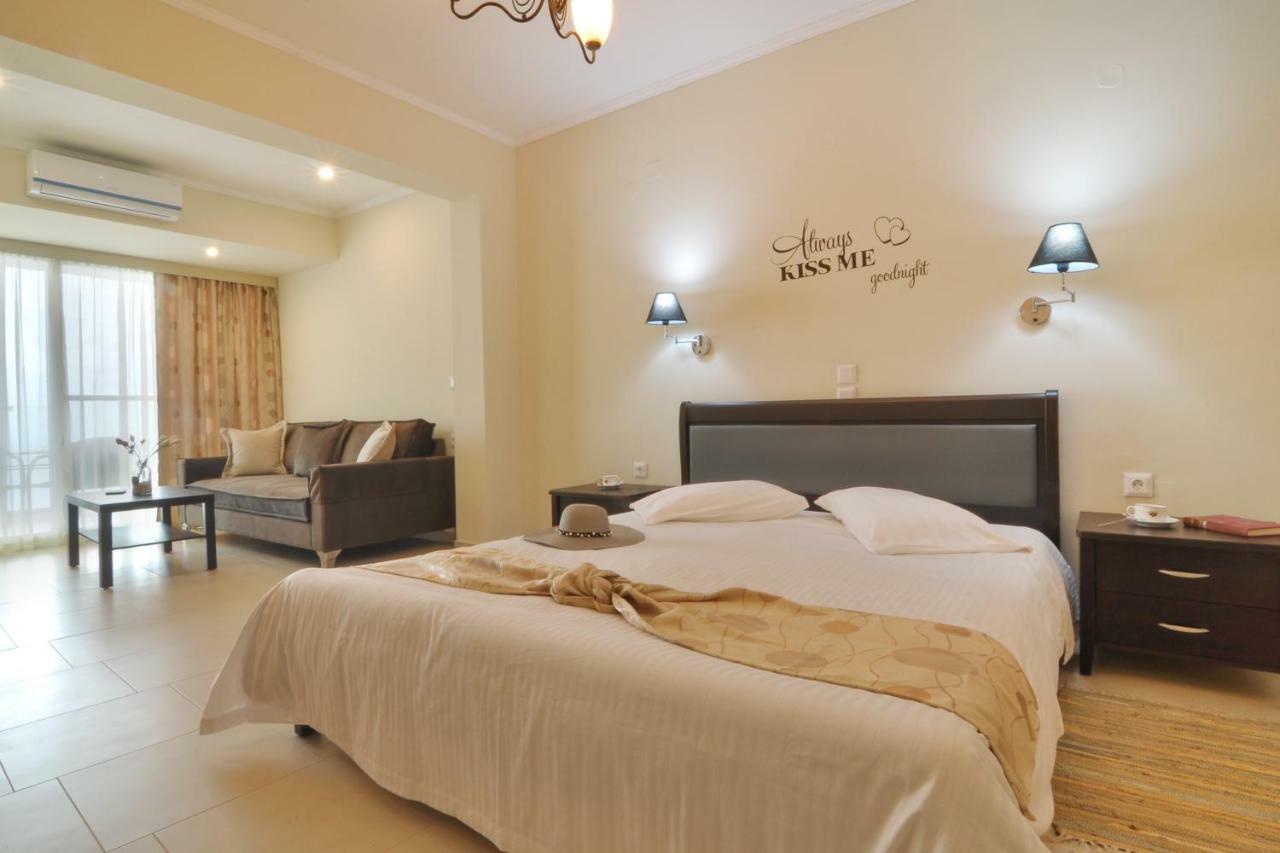 Golden Fox Studios And Suites Lakones ภายนอก รูปภาพ