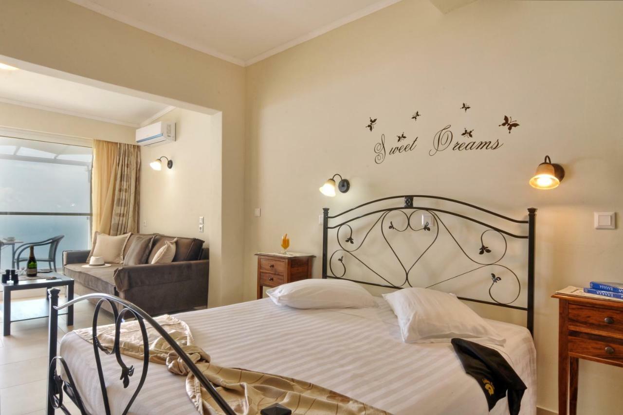 Golden Fox Studios And Suites Lakones ภายนอก รูปภาพ