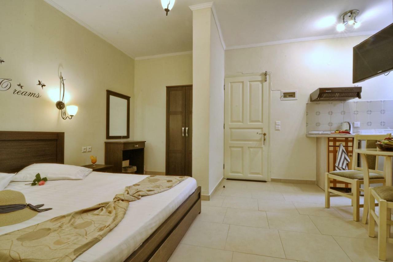Golden Fox Studios And Suites Lakones ภายนอก รูปภาพ