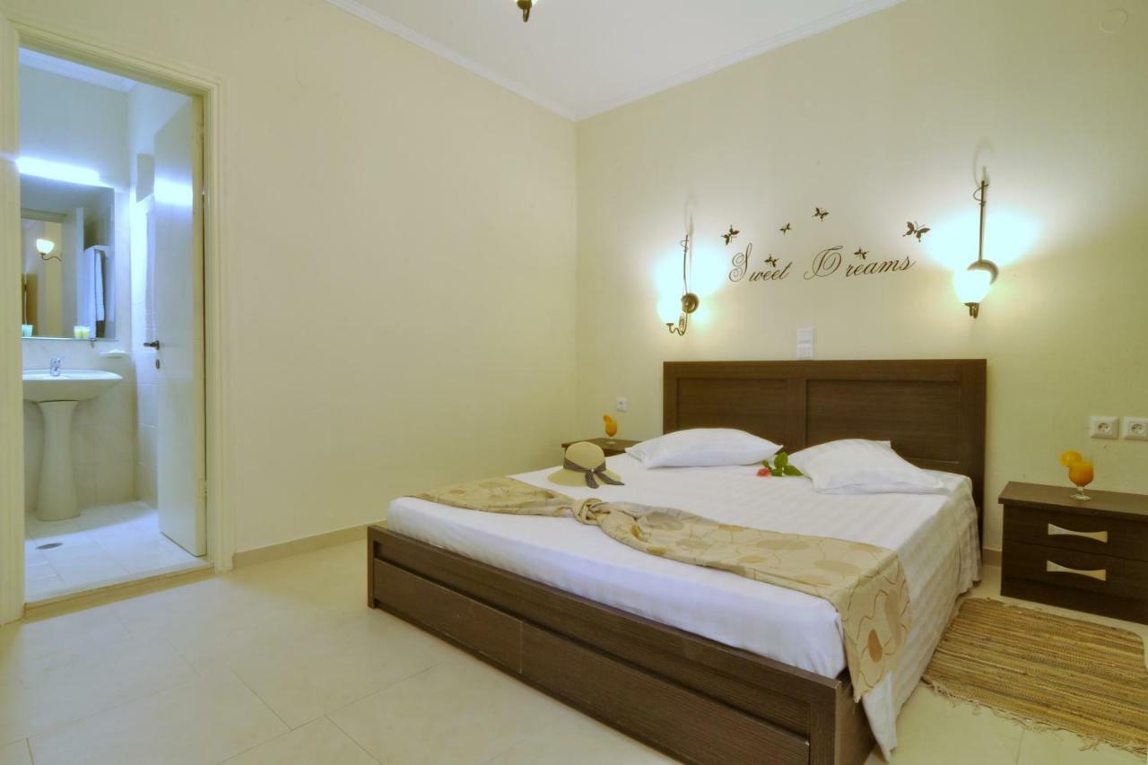 Golden Fox Studios And Suites Lakones ภายนอก รูปภาพ